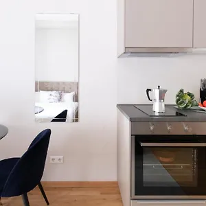 https://super-central-calm-bright-new-designer-flat.find-berlin-hotels.com